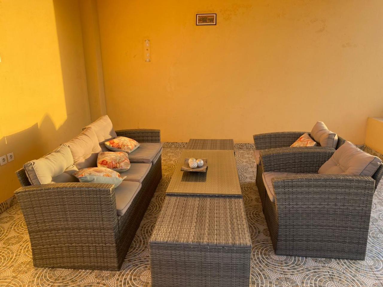דקר Residence Adja Binta Kane Sour מראה חיצוני תמונה